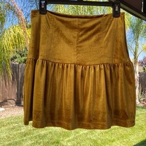 🌸3/$20 FOREVER 21 skirt, faux velvet gold, NWT, Size L